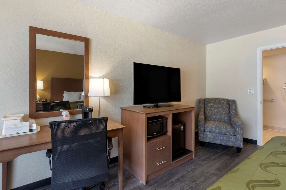 Quality Inn Saint Petersburg North - Tampa Bay 33/33