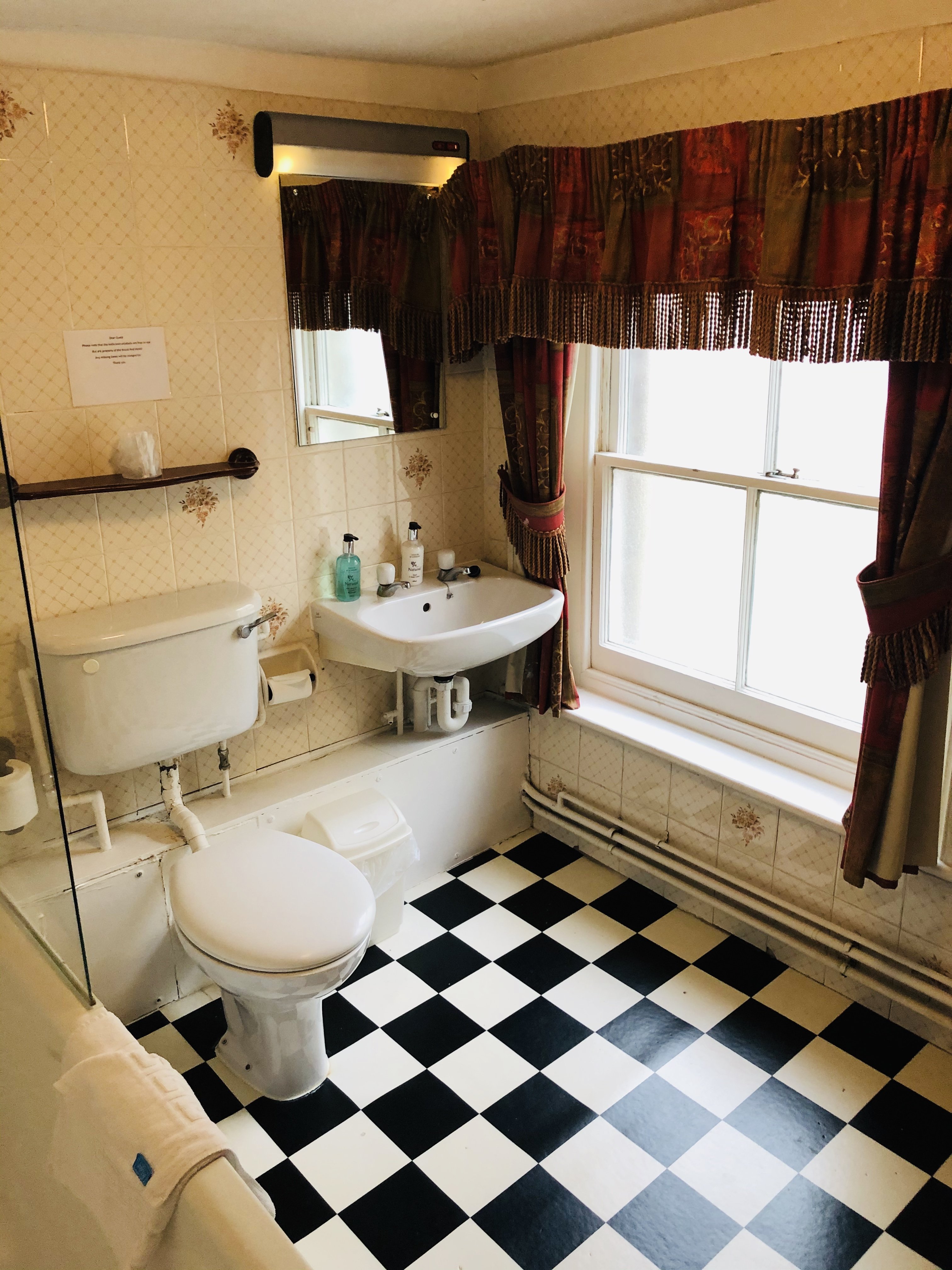 Brook Red Lion Hotel 49/49