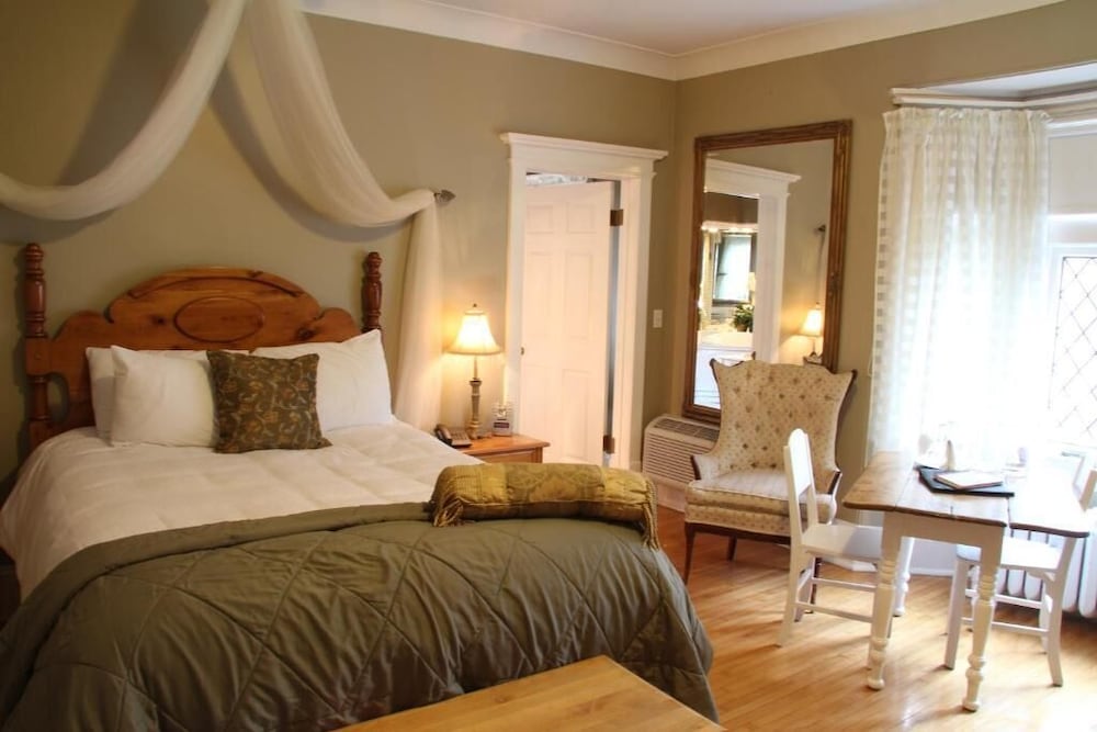 Leaside Manor By The Leaside Group 7/48