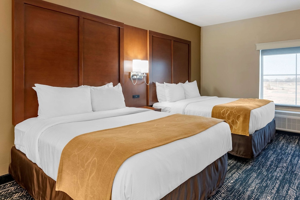 Suite, 2 Queen Beds, Sofa, Accessible