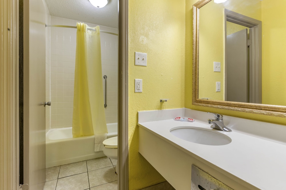 Travelers Inn Douglas By OYO US-441 6/37