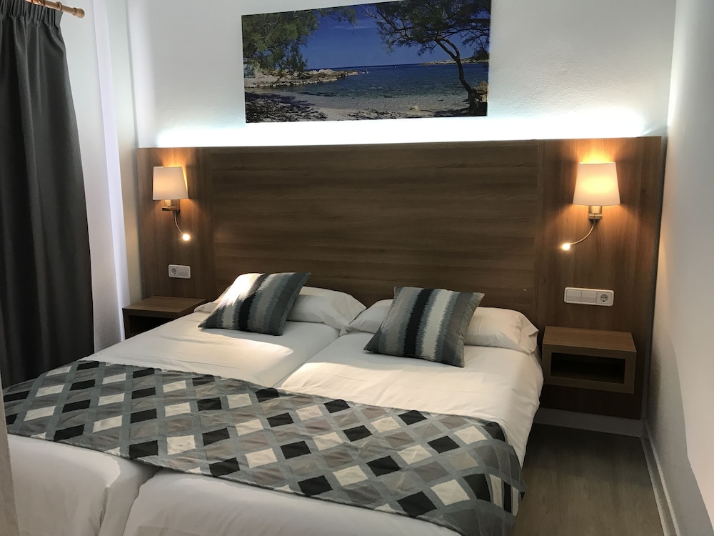 R2 Cala Millor Beach Apartment 16/50