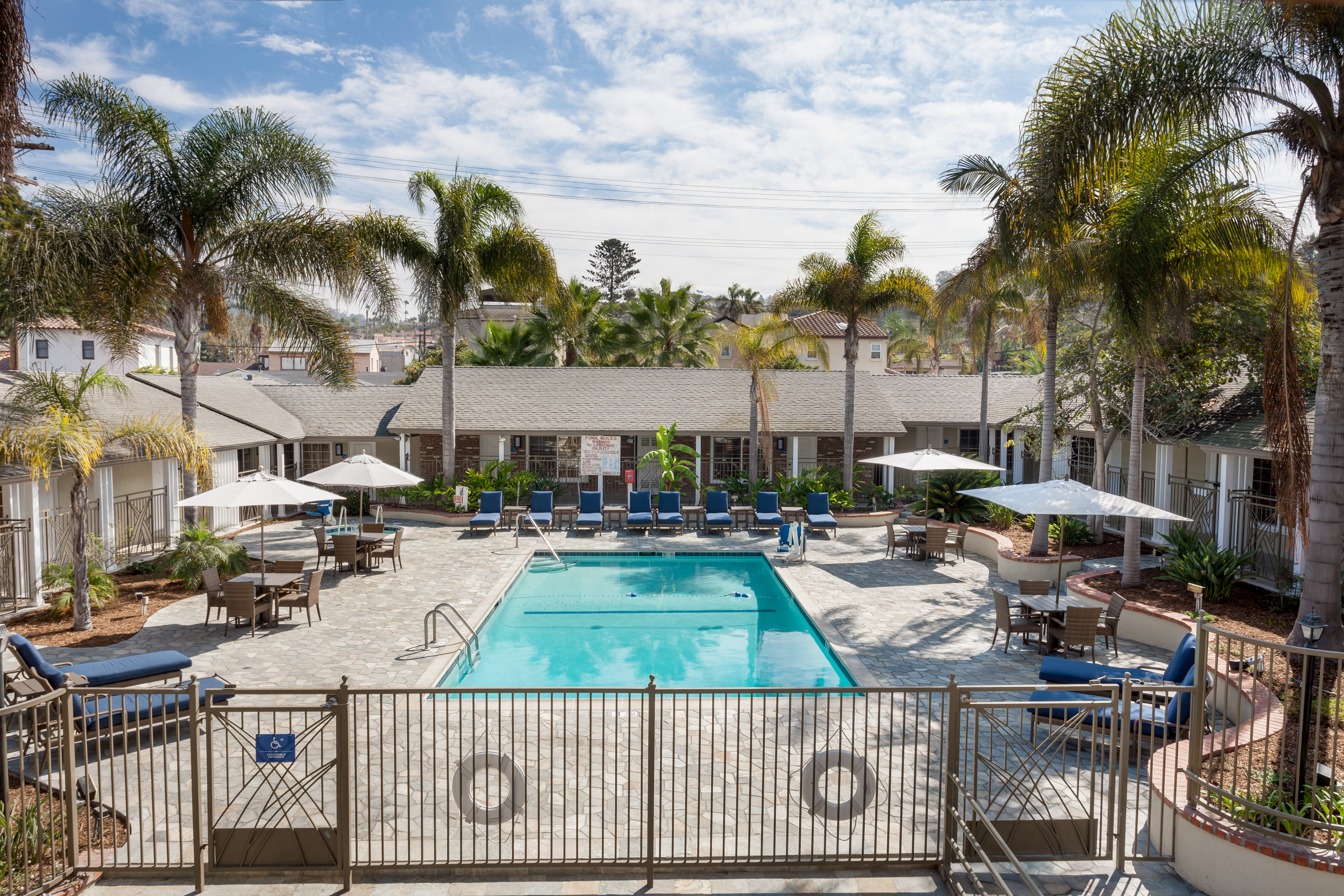 Holiday Inn Express and Suites La Jolla - Windansea Beach 23/24