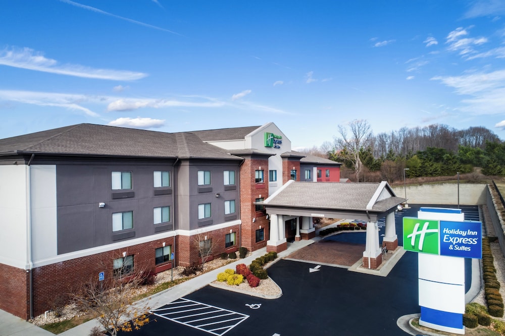 Holiday Inn Express & Suites Rocky Mount/Smith Mtn Lake 4/75