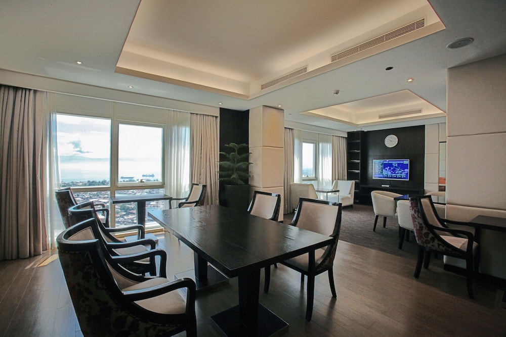 Limketkai Luxe Hotel 37/50