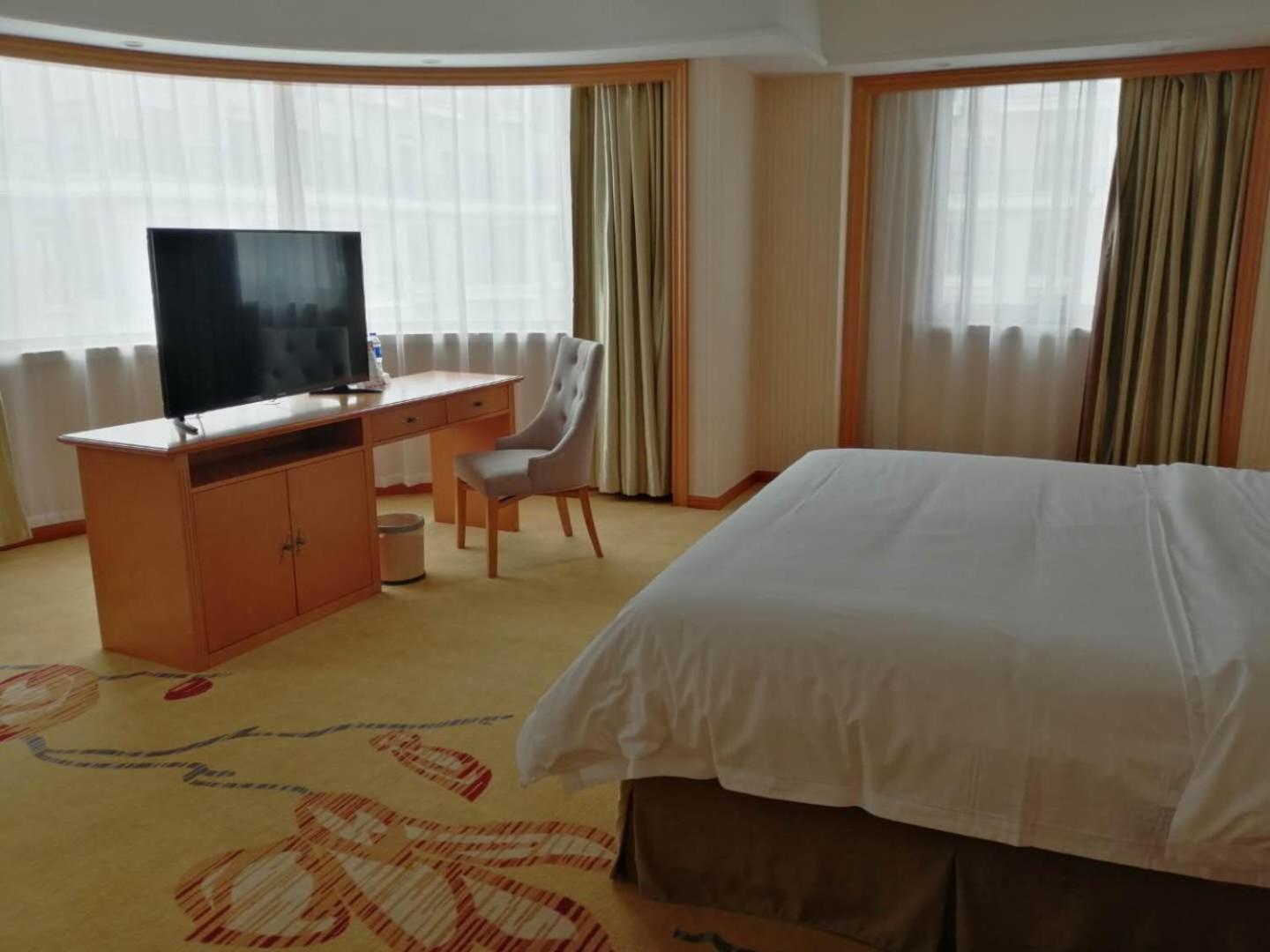 Vienna International Hotel (Shanghai Pudong Airport East Station) 32/33