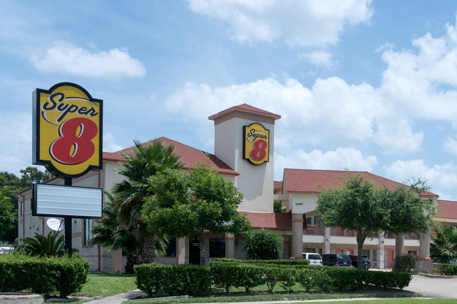 Super 8 by Wyndham Stafford Sugarland Area 4/20