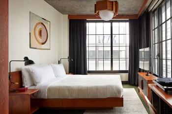 Medium, Deluxe, King Bed
