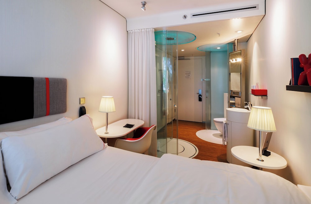ROOM, KING BED, HIGH FLOOR