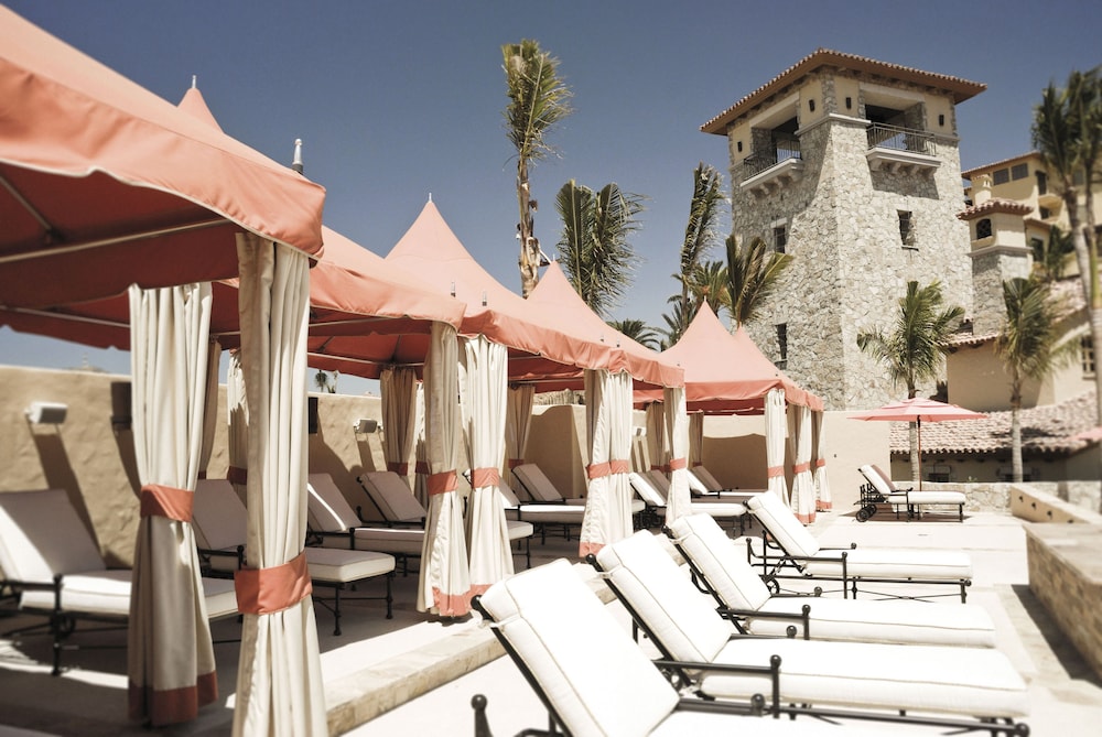 Hacienda Beach Club And Residences 18/50