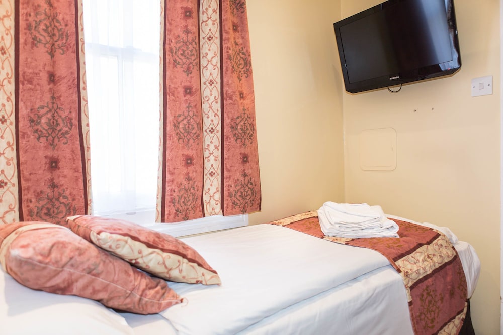 Dolphin Hotel 25/67