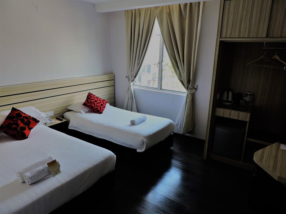 The Blanket Hotel 33/45