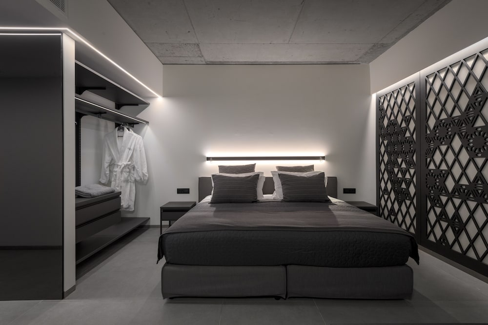 Essence Suites Rhodes 4/32