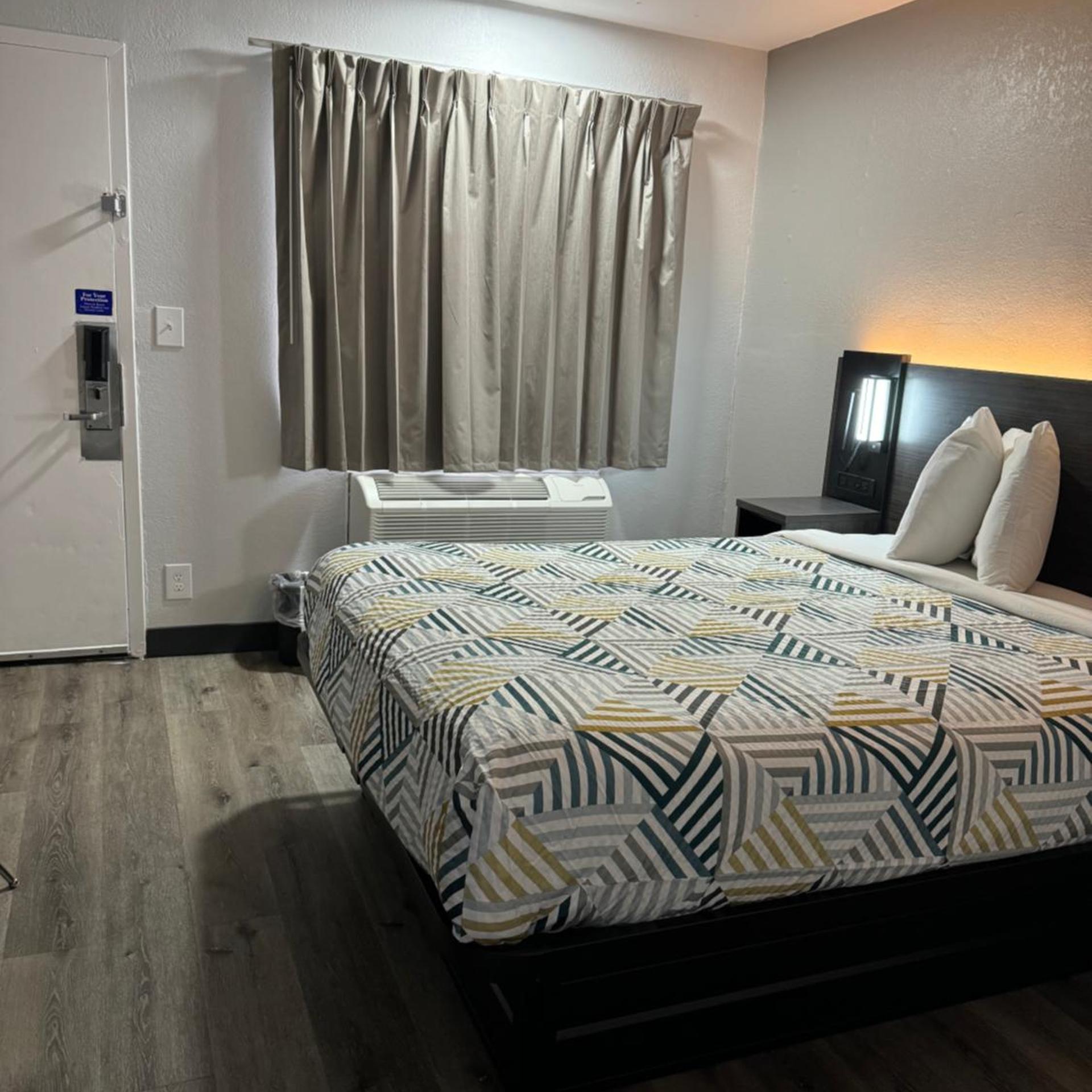غرفة ديلوكس بسرير كوين، Motel6 Bradenton, FL 5/10