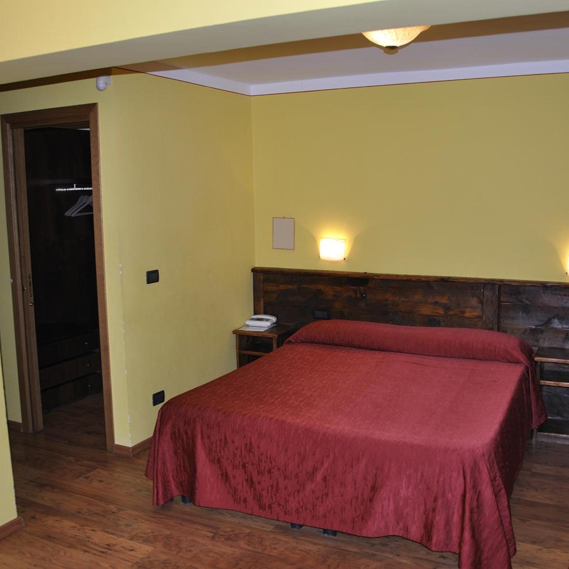 Room, Quadruple