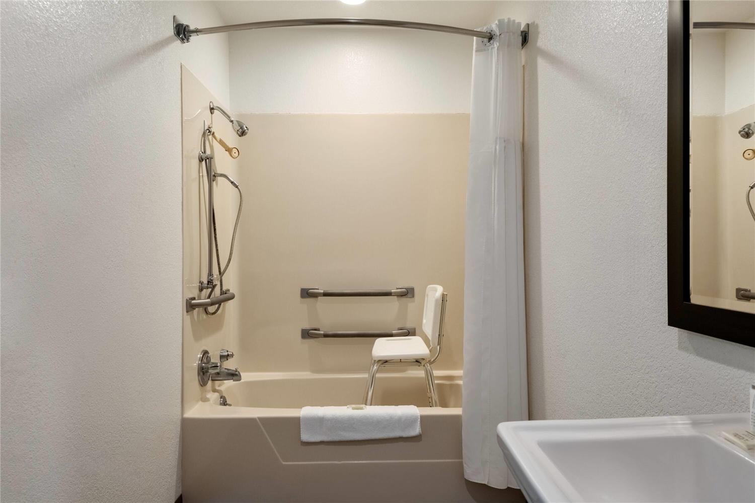 Days Inn by Wyndham Lexington 24/26