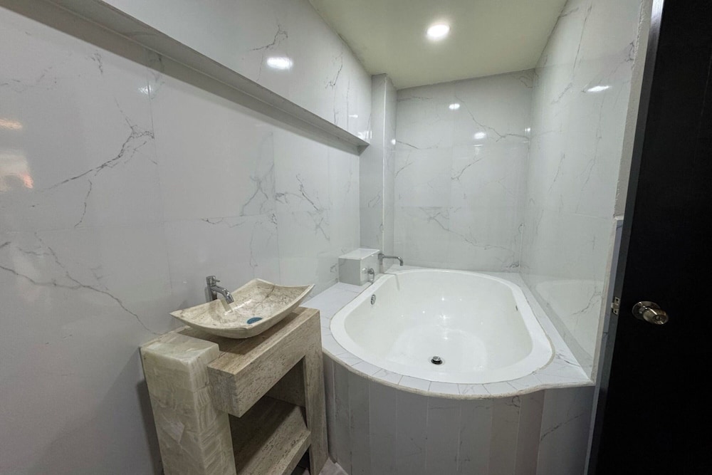 OYO Hotel Familiar Tollan 38/38