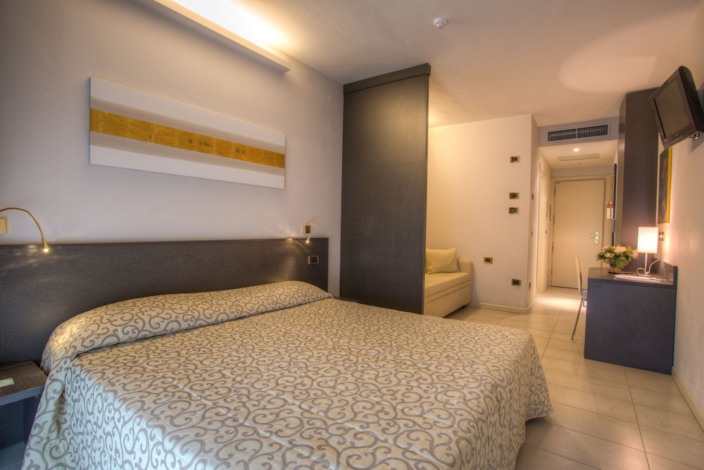 Club Hotel Dante Cervia 12/70