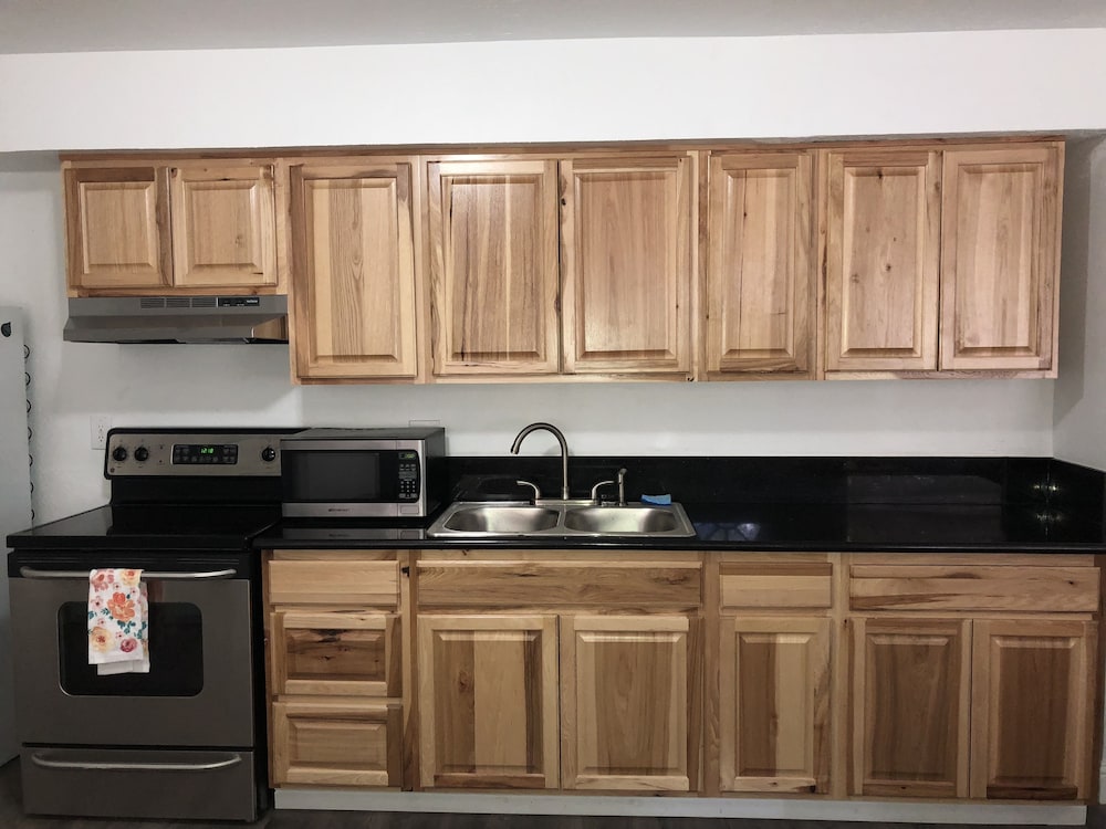 Cedar Inn & Suites 48/64