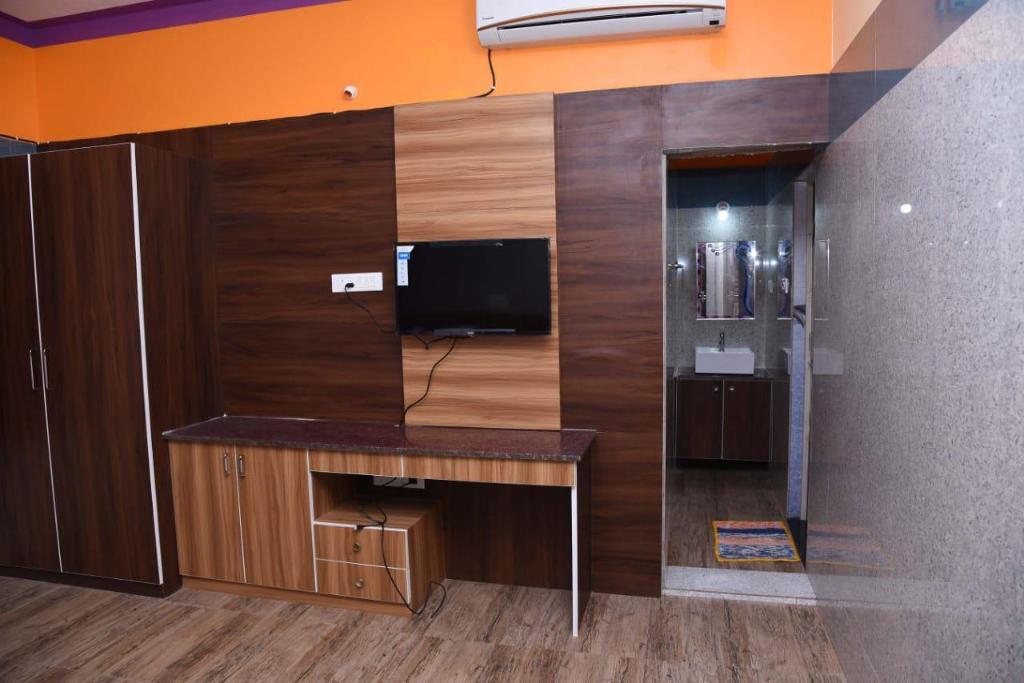 Sree Varada International 22/26