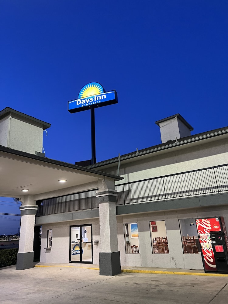 Days Inn By Wyndham San Antonio Interstate Hwy 35 North photo4