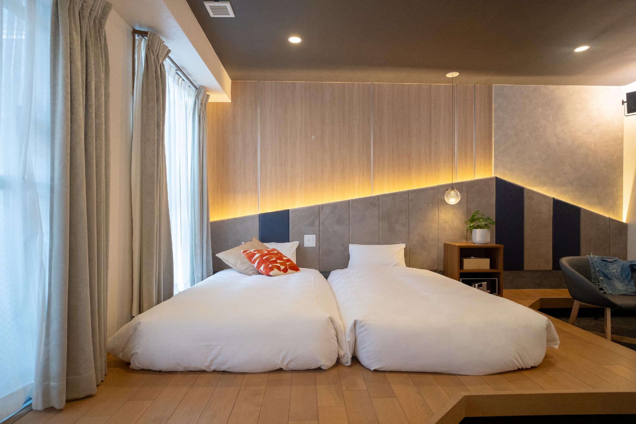 Designer, Twin Beds