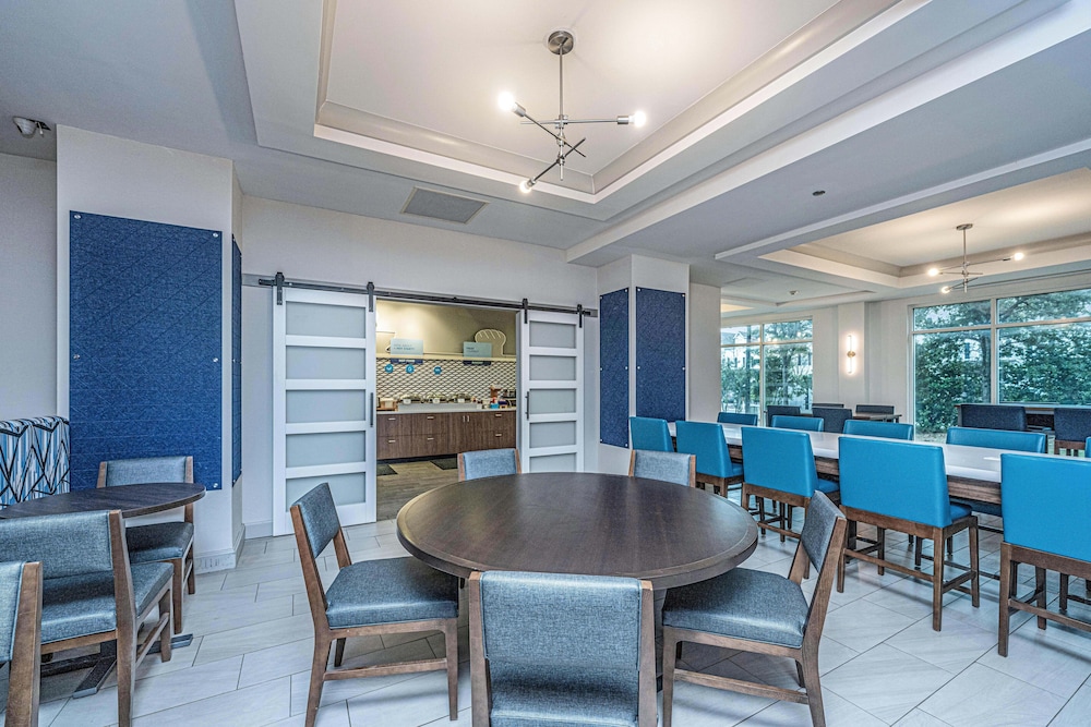 Holiday Inn Express Hotel And Suites Charleston Arpt Conv Ctr Area 47/67