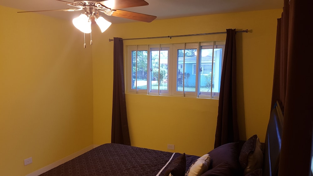 Bahama Breeze Apartments 7/13