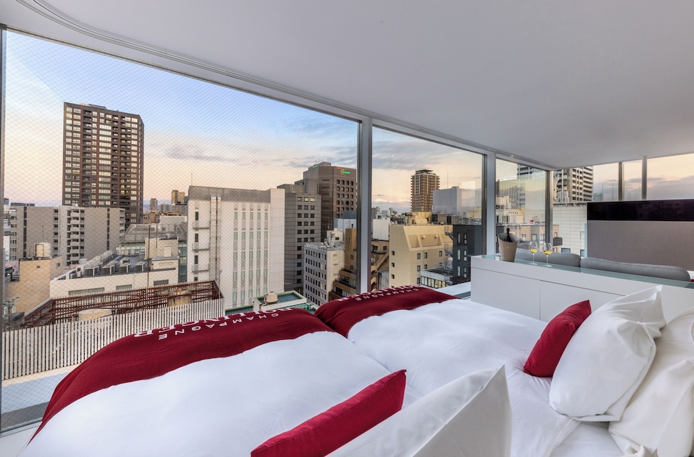 1 BEDROOM, TWIN BEDS, TOP FLOOR