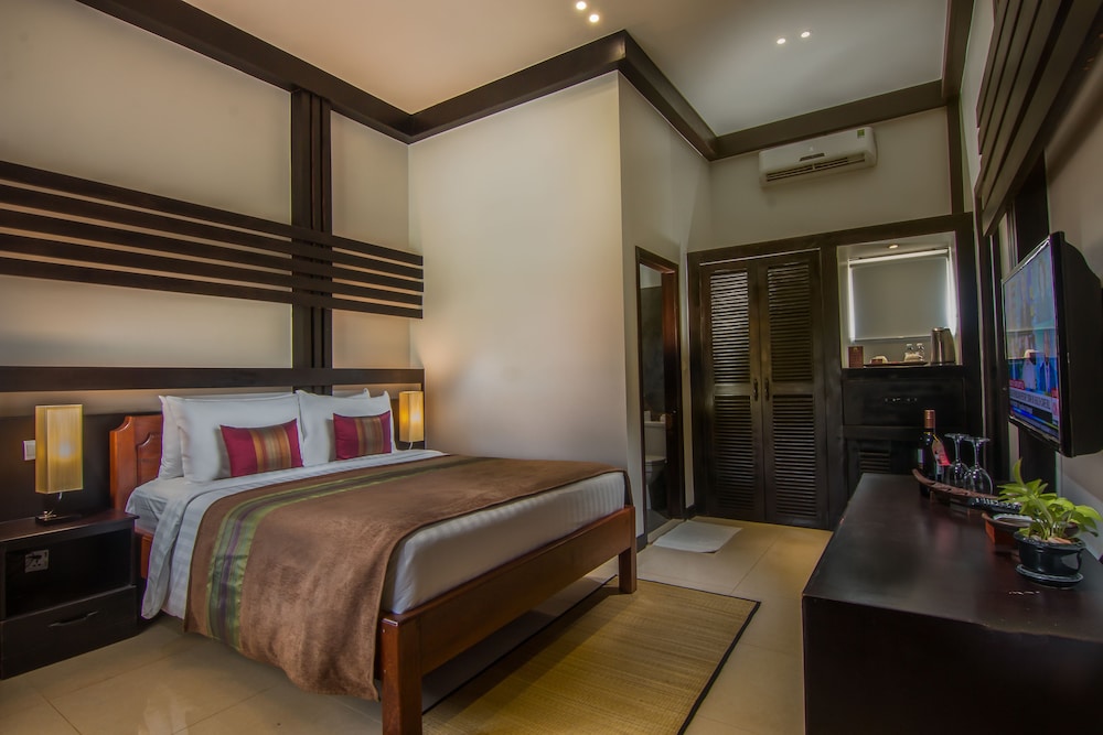 Reveal Courtyard in Reveal Angkor 13/60
