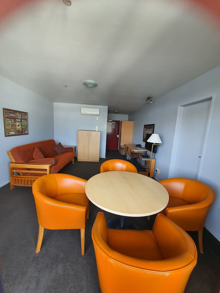 Off Broadway Motel 16/30