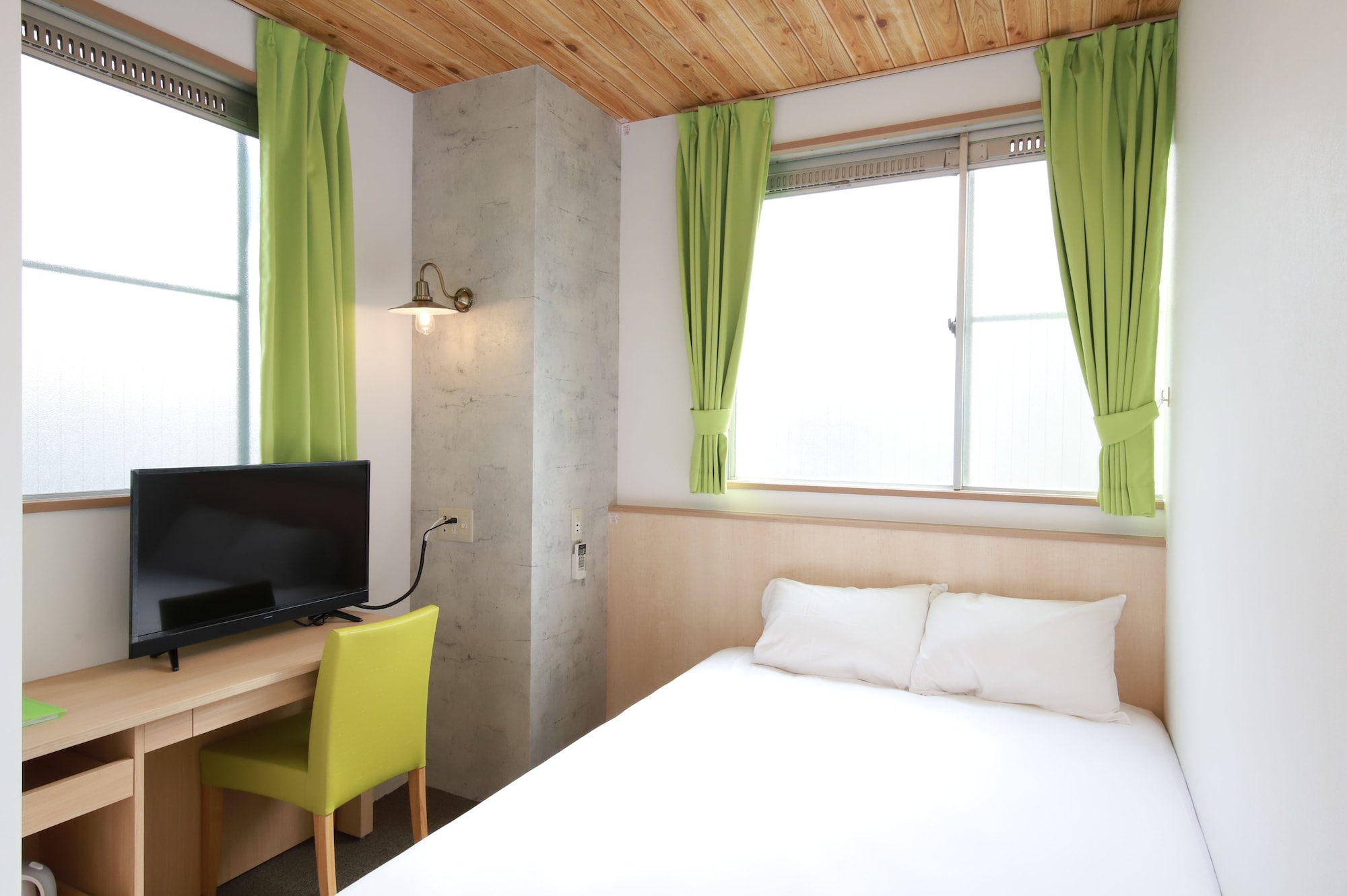 ROOM, SINGLE