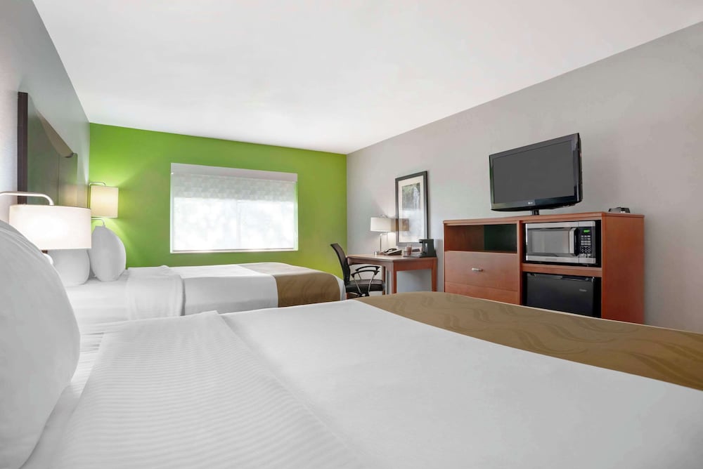 Quality Inn and Suites Birmingham Highway 280 23/46