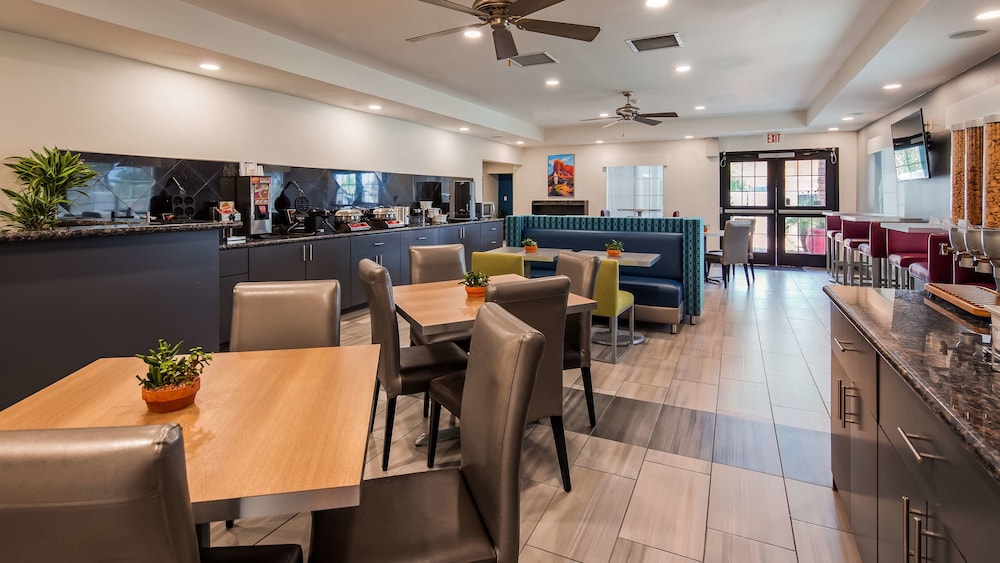Best Western Plus Yuma Foothills Inn & Suites 29/41