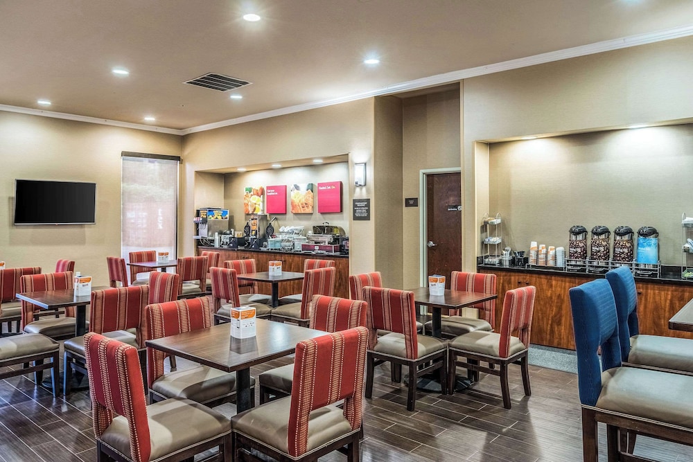 Comfort Suites Near Texas State University 24/32