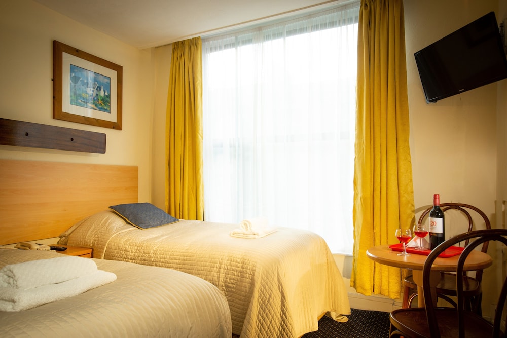 Ashley Hotel 17/60