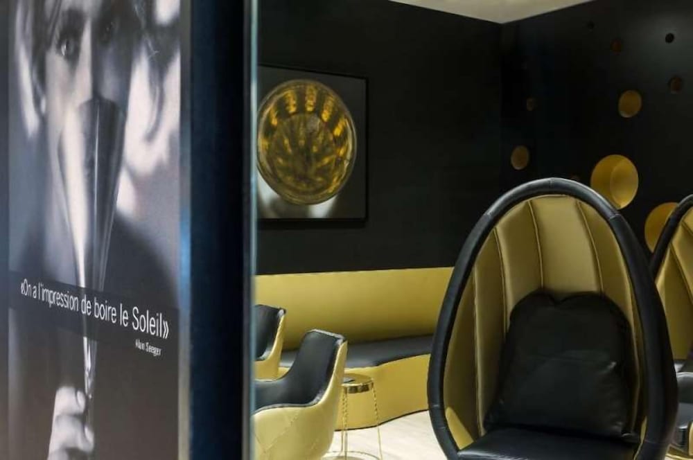 Les Bulles de Paris Hotel 32/64