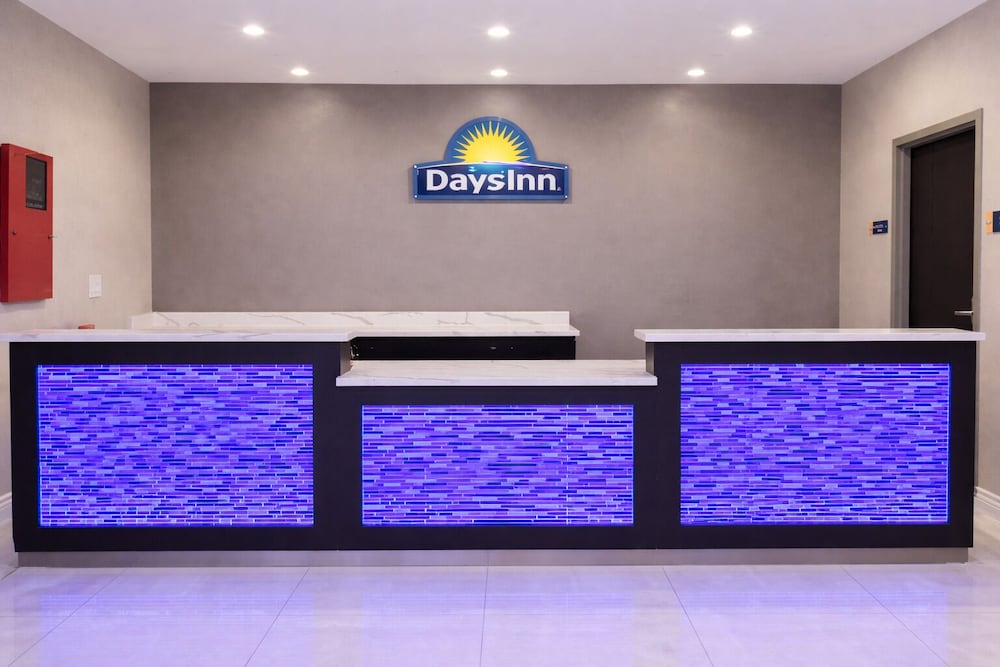 Days Inn & Suites by Wyndham Greater Tomball 14/61