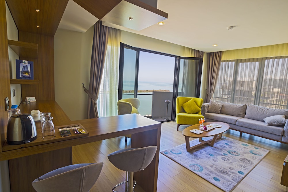ALESHA SUITE HOTEL 24/39