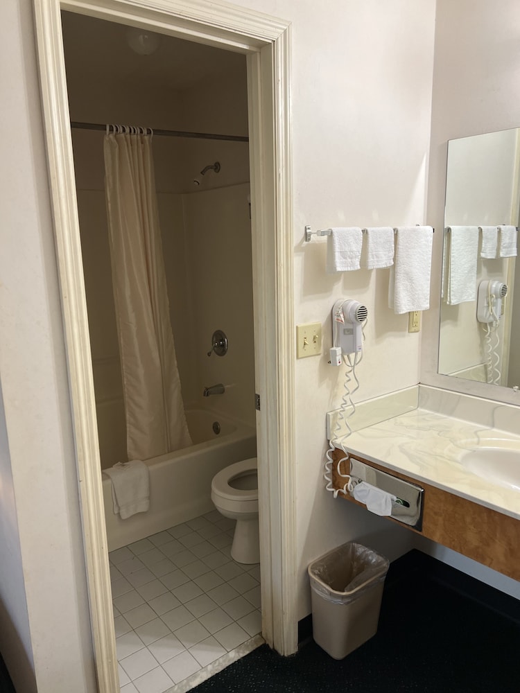 Garden Inn & Suites 18/53