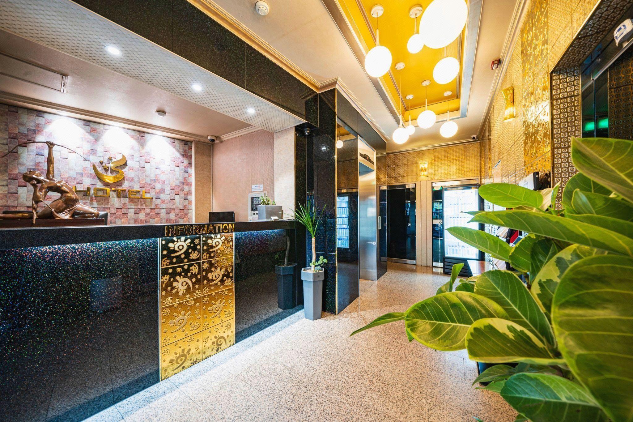 S Hotel 8/33