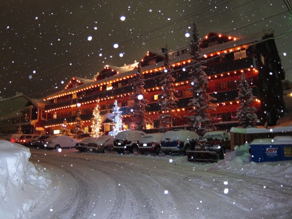 Chateau Apres Lodge 8/25