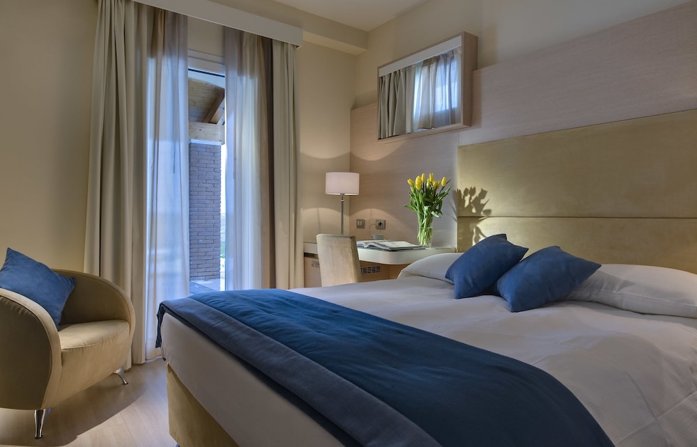ROOM, SINGLE, LARGE SINGLE BED