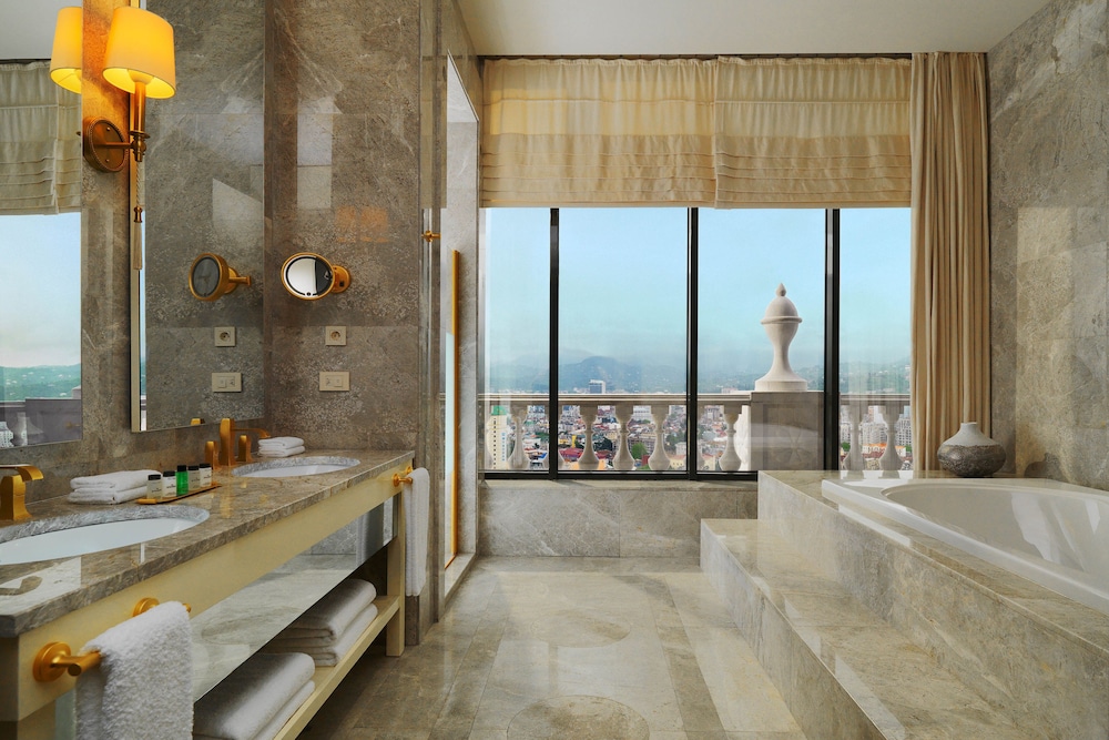SHERATON BATUMI HOTEL 32/63