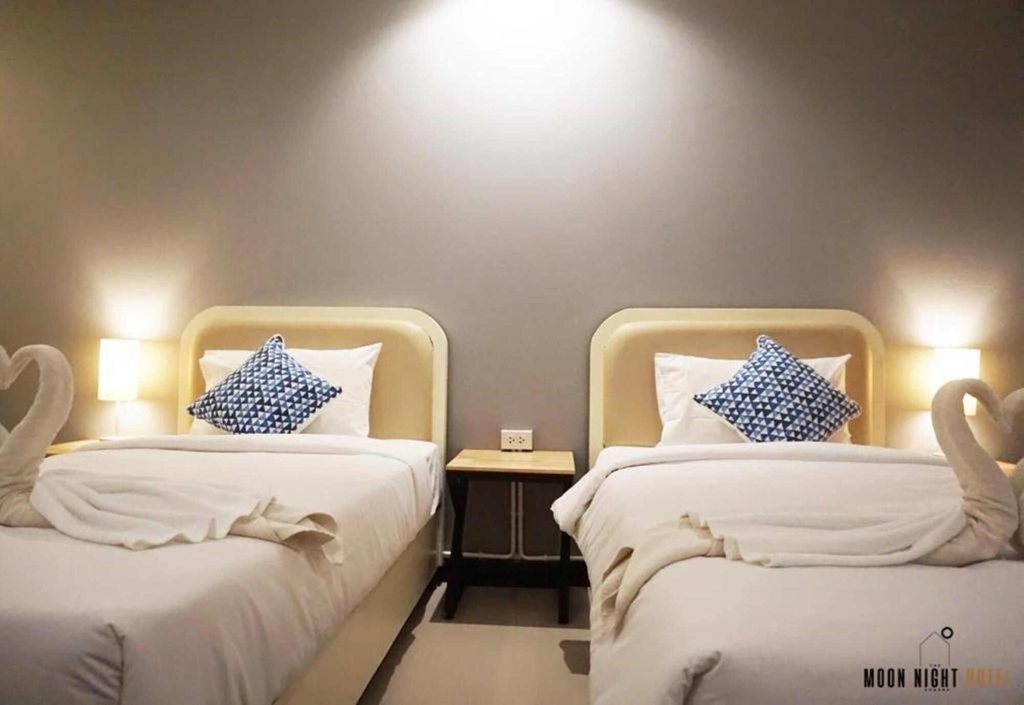 SUPERIOR, TWIN BEDS, NO WINDOW