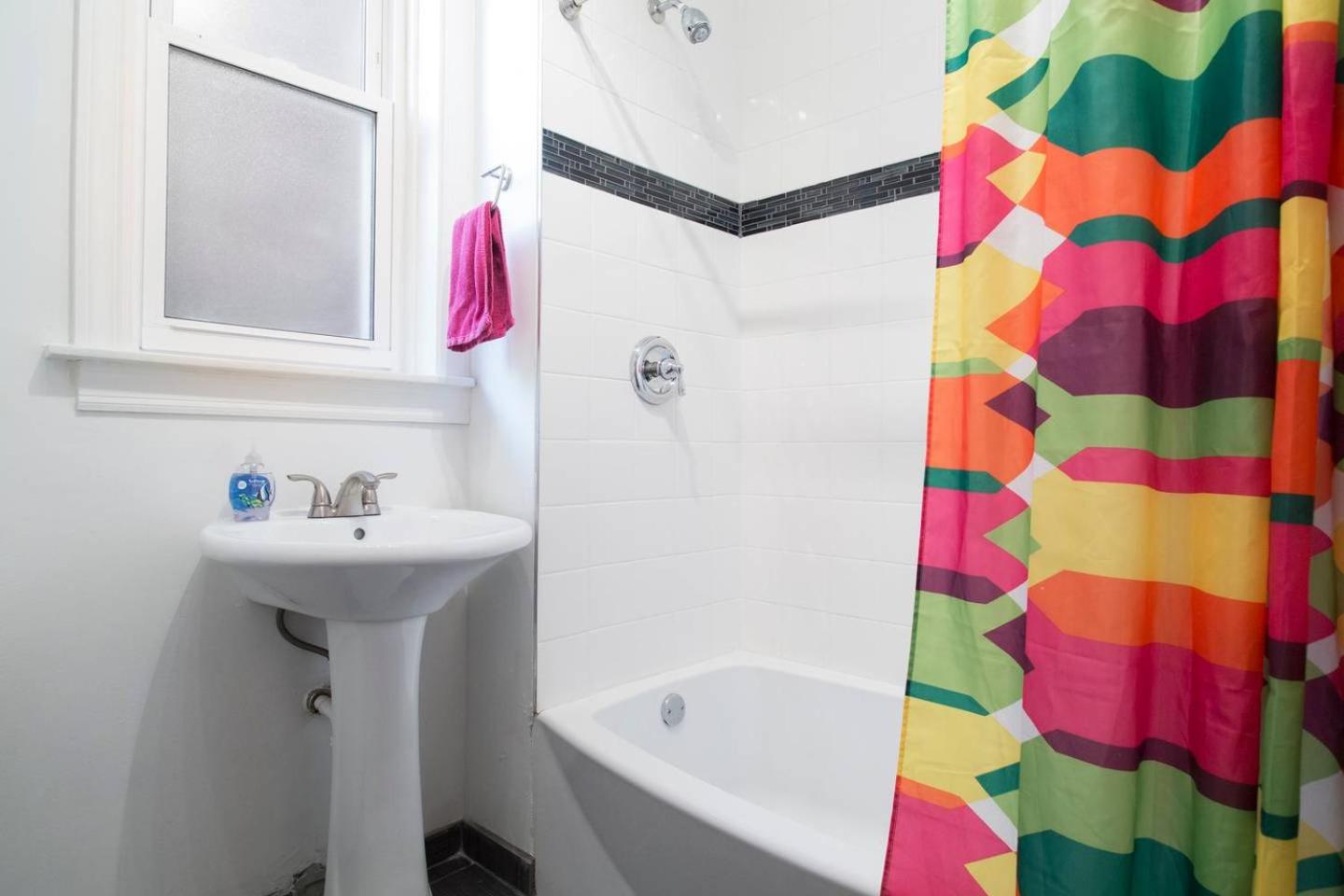 Wrigley Hostel - Adults Only 48/48