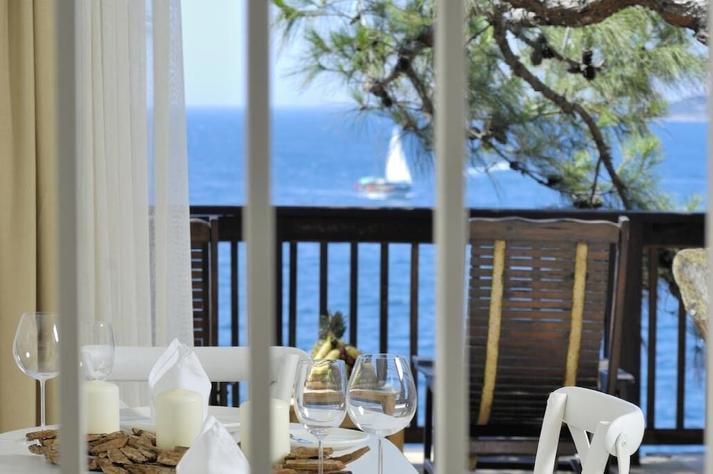 Sarpedor Boutique Hotel 36/48