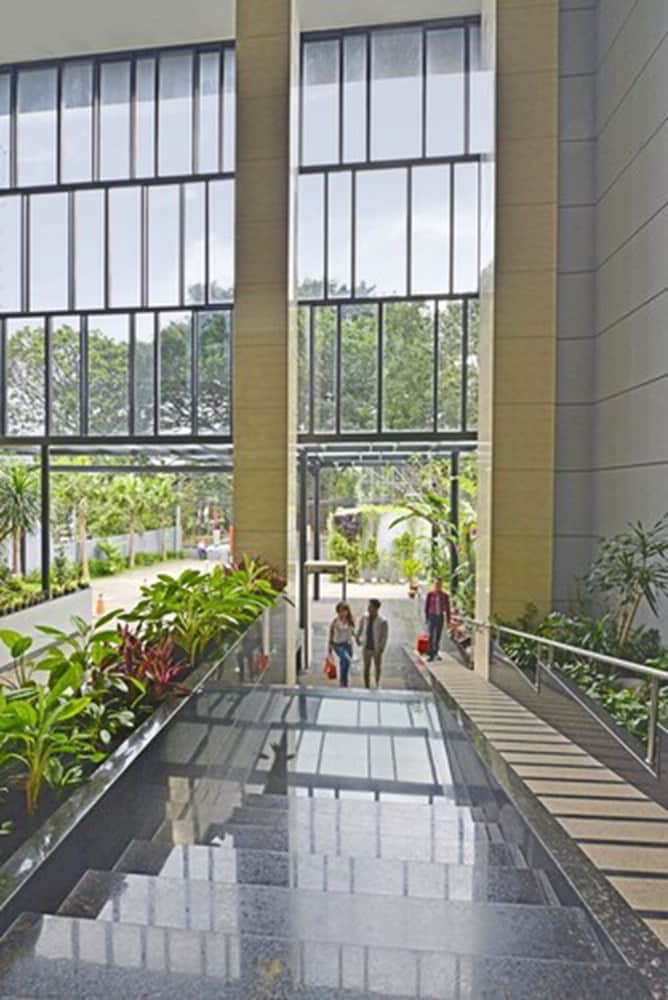 Travello Hotel Bandung 58/60