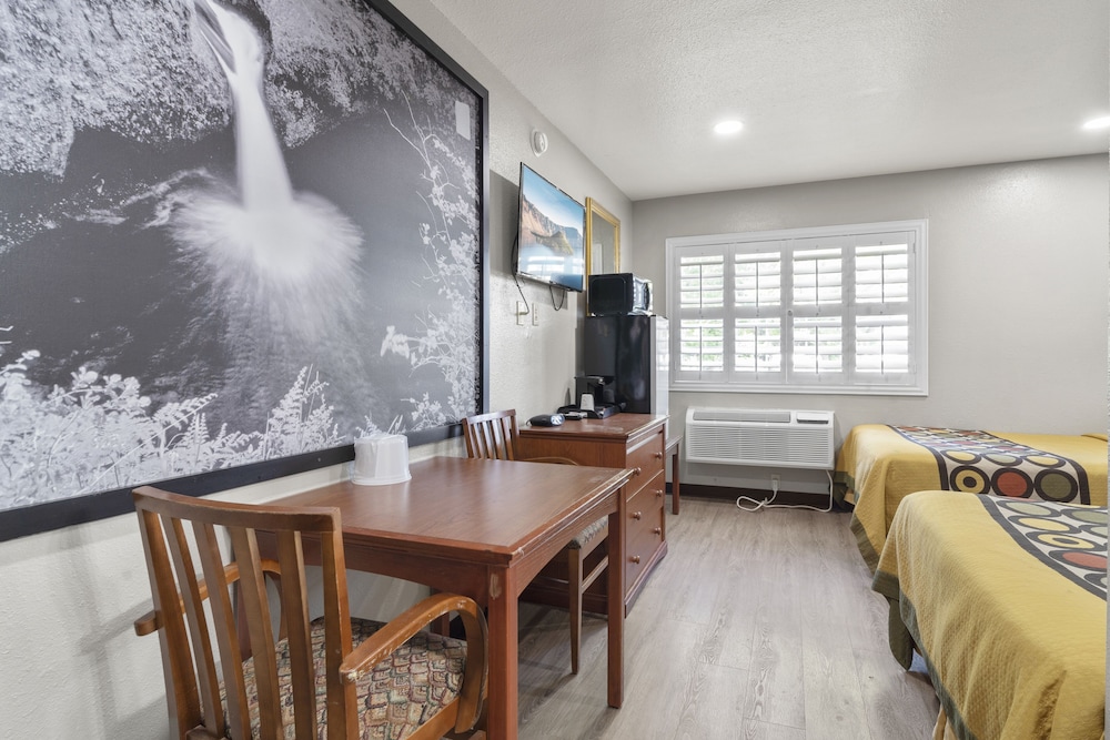 Travelers Inn Medford 50/58