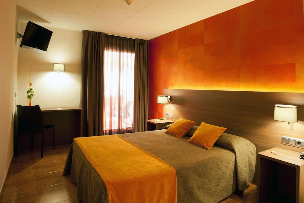 ROOM, DOUBLE BED